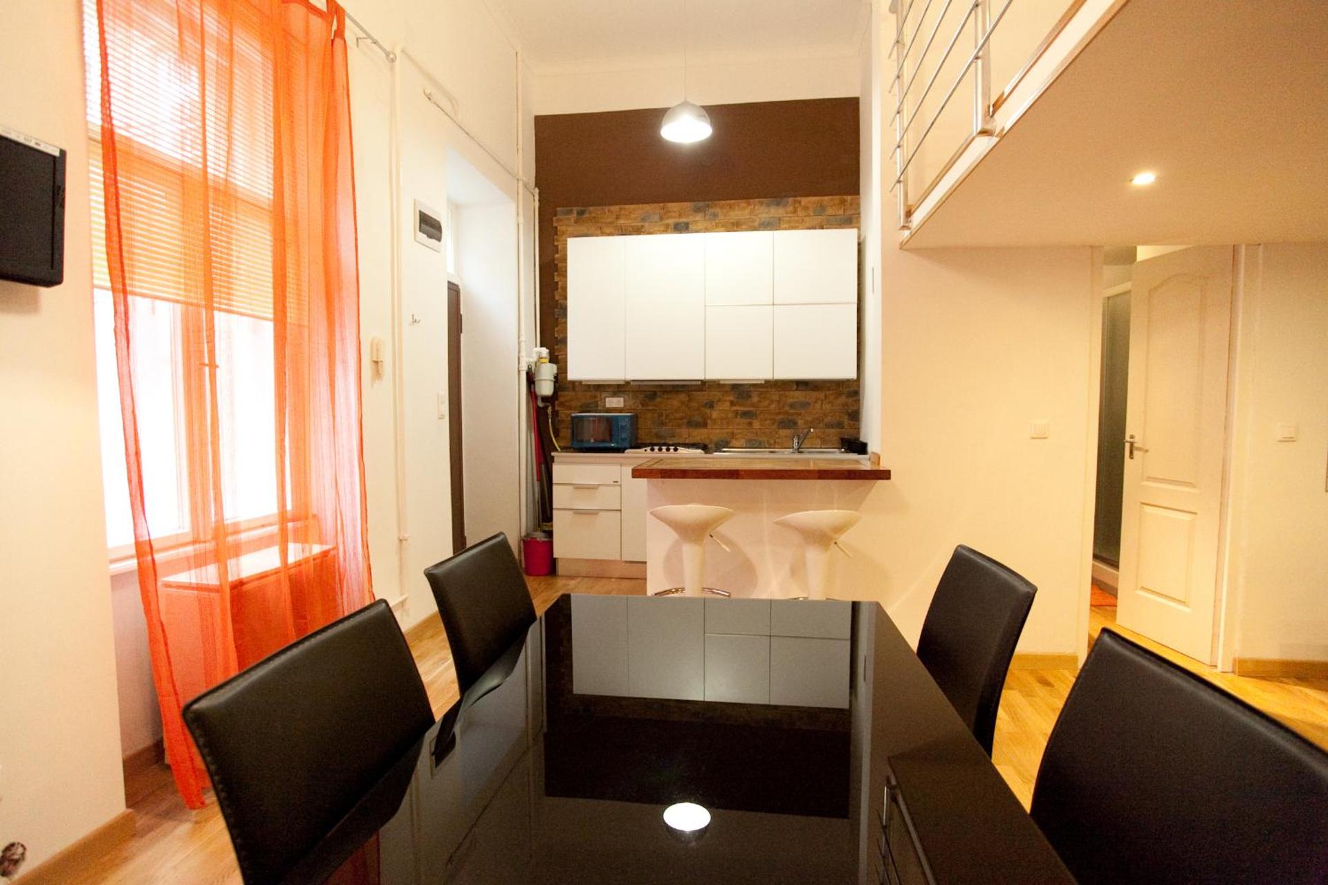 10 House Budget Stay