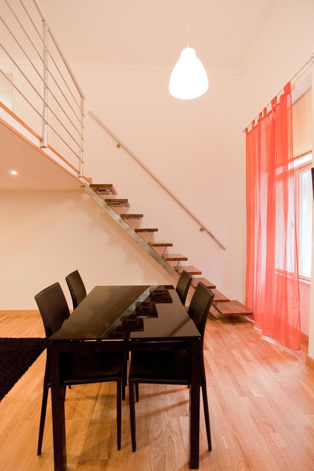 10 House Budget Stay