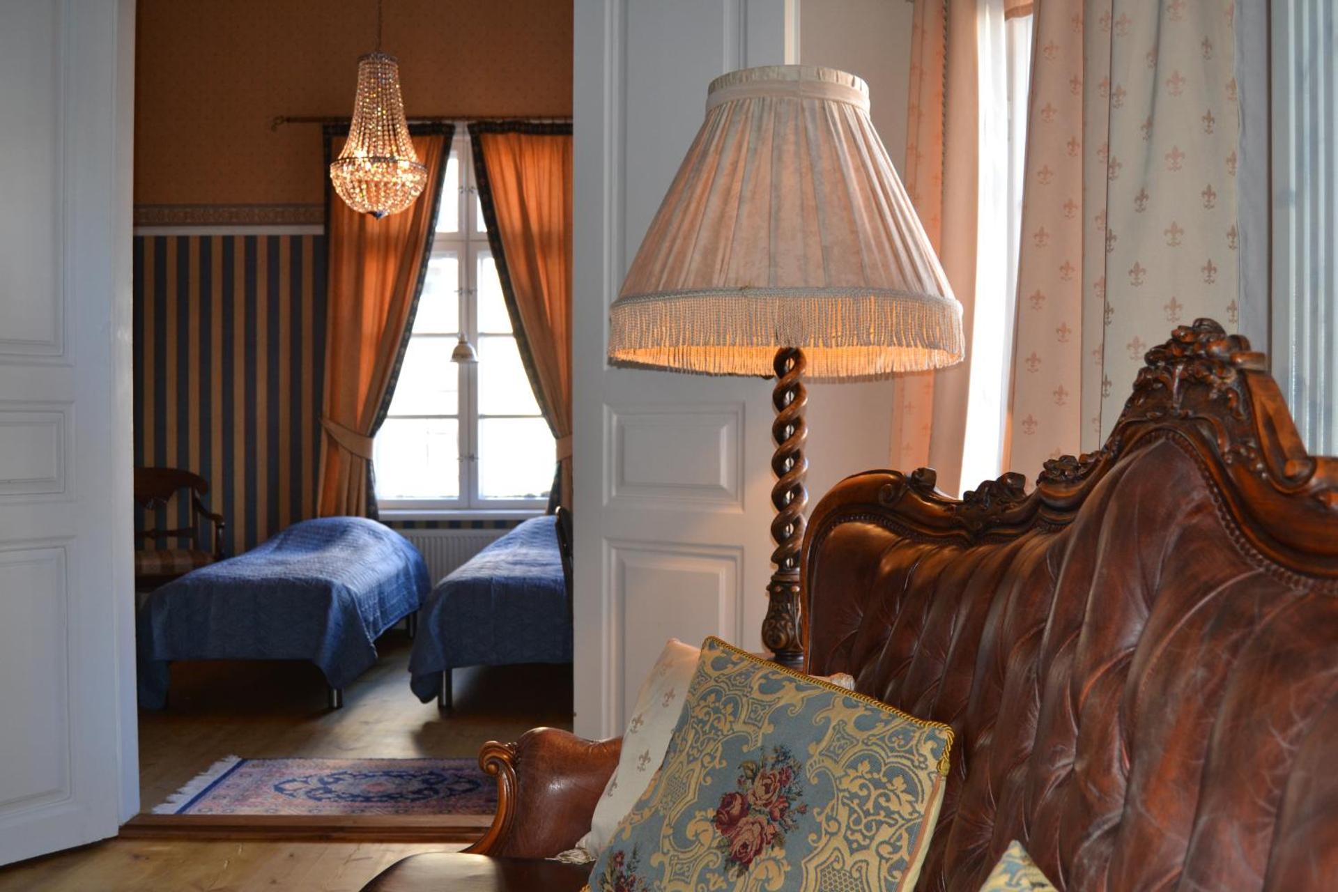 Communal lounge/ TV room