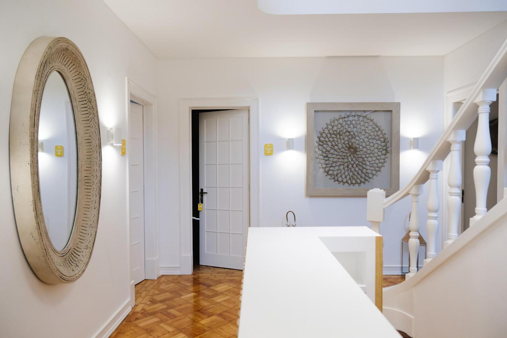 4U Lisbon Airport Suites