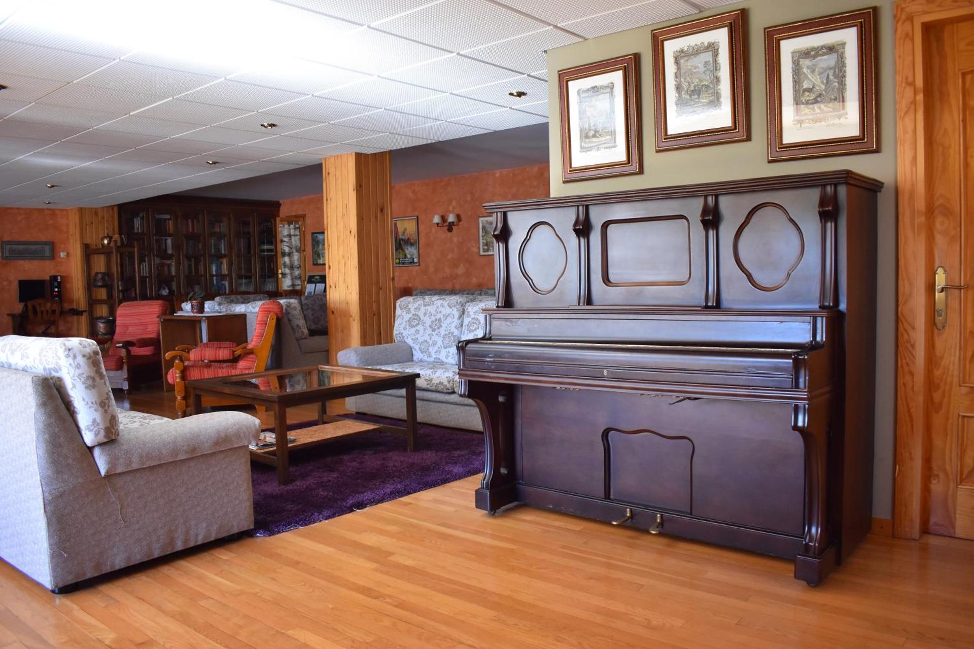 Communal lounge/ TV room