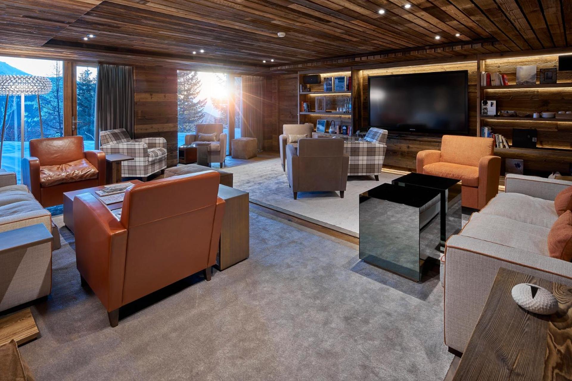 Communal lounge/ TV room