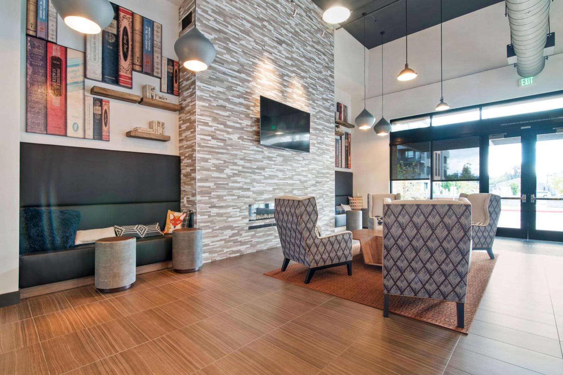 Communal lounge/ TV room