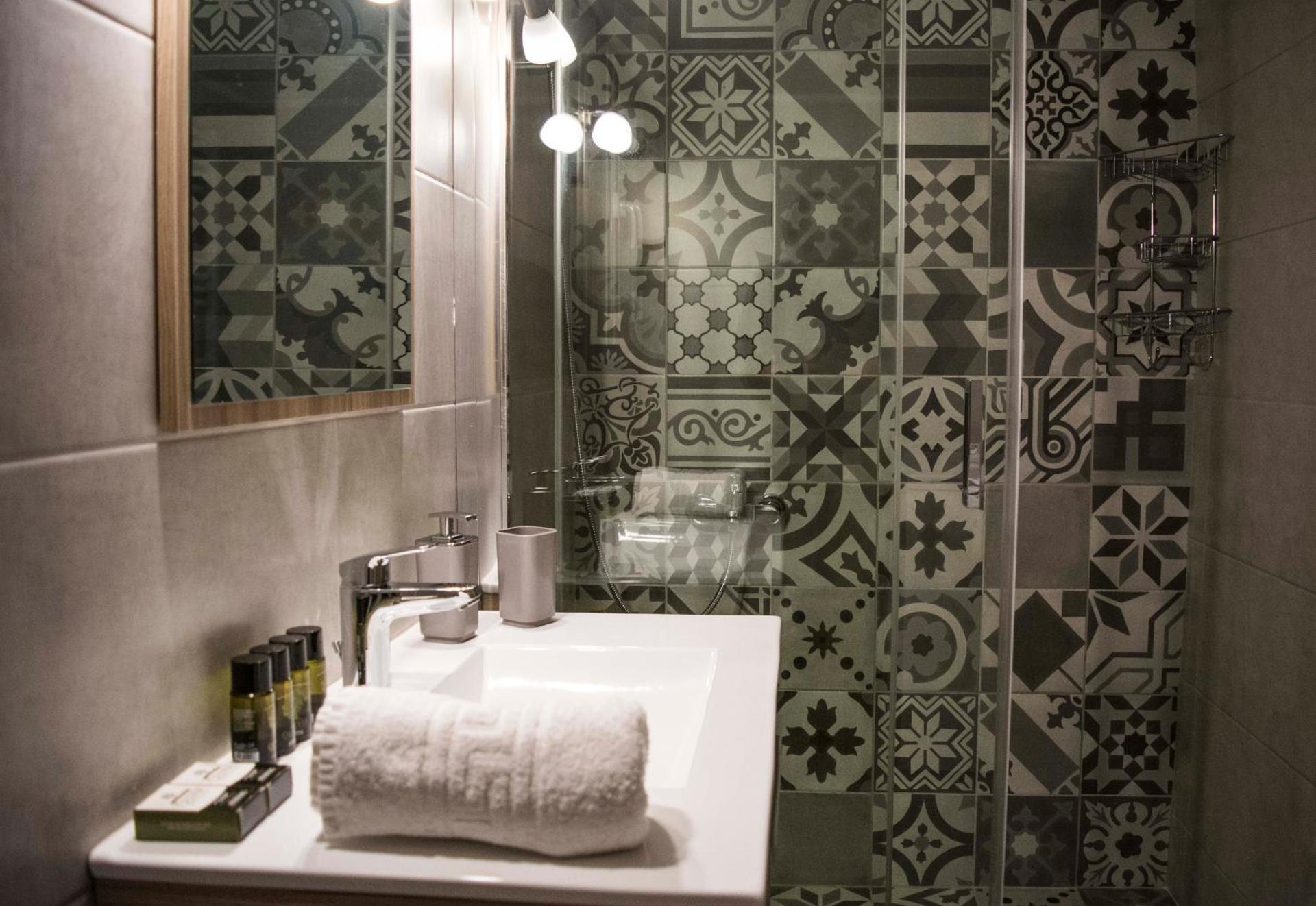 Chic and Minimal apartment close to Thissio Metro