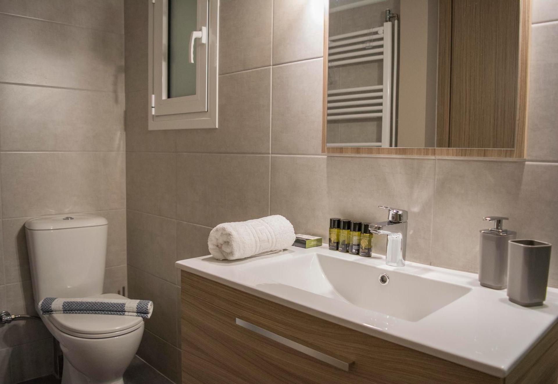 Chic and Minimal apartment close to Thissio Metro