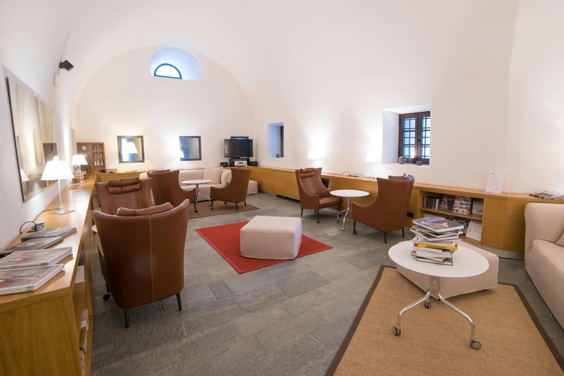 Communal lounge/ TV room