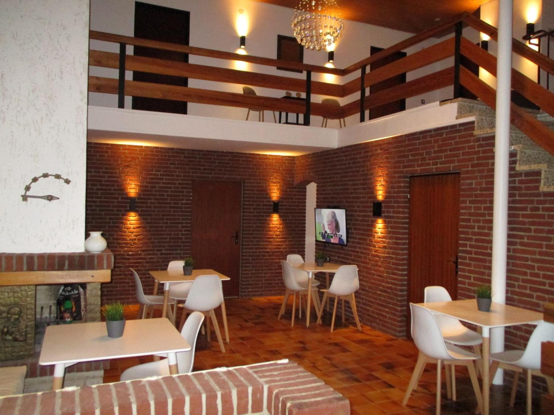 Communal lounge/ TV room