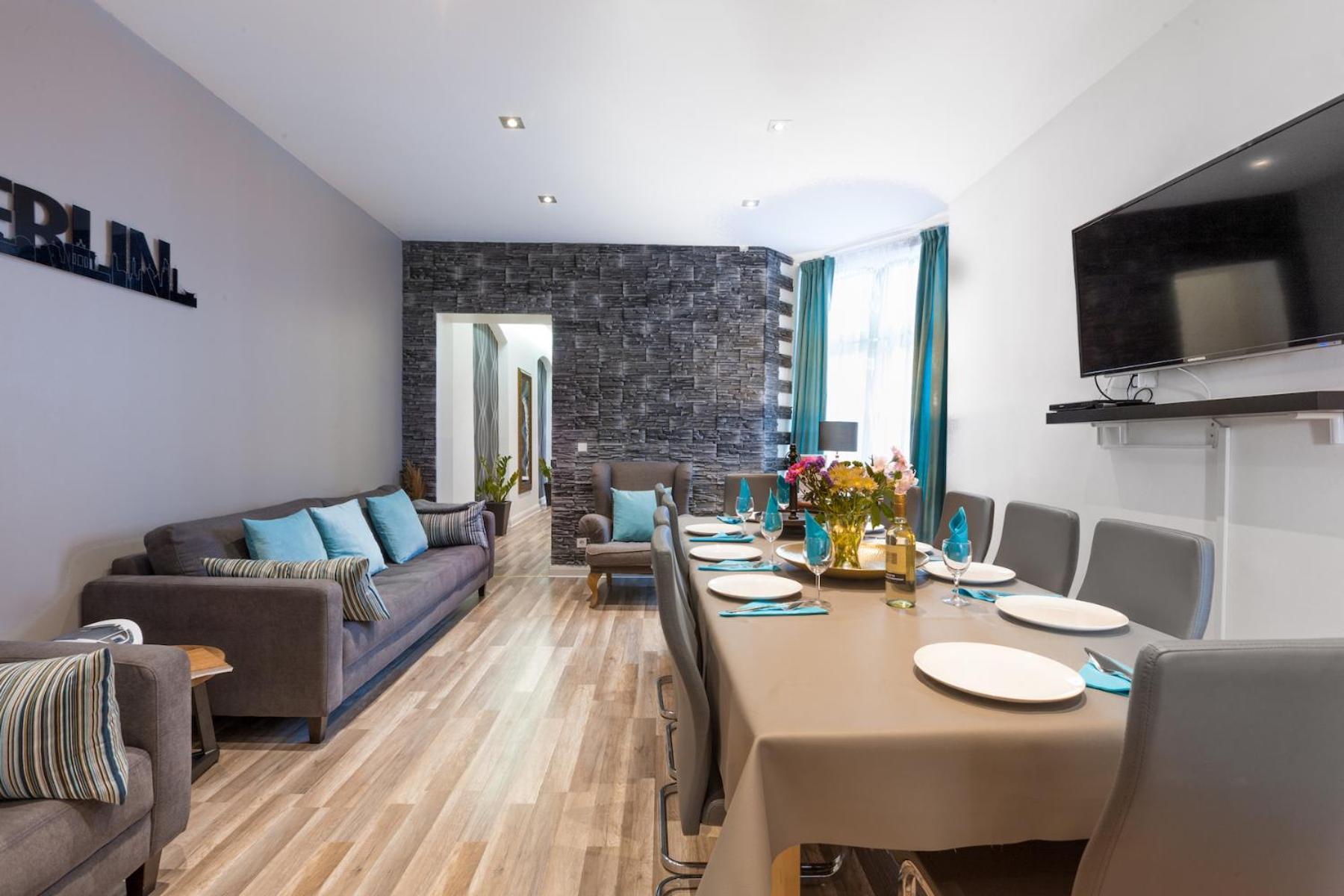 Communal lounge/ TV room