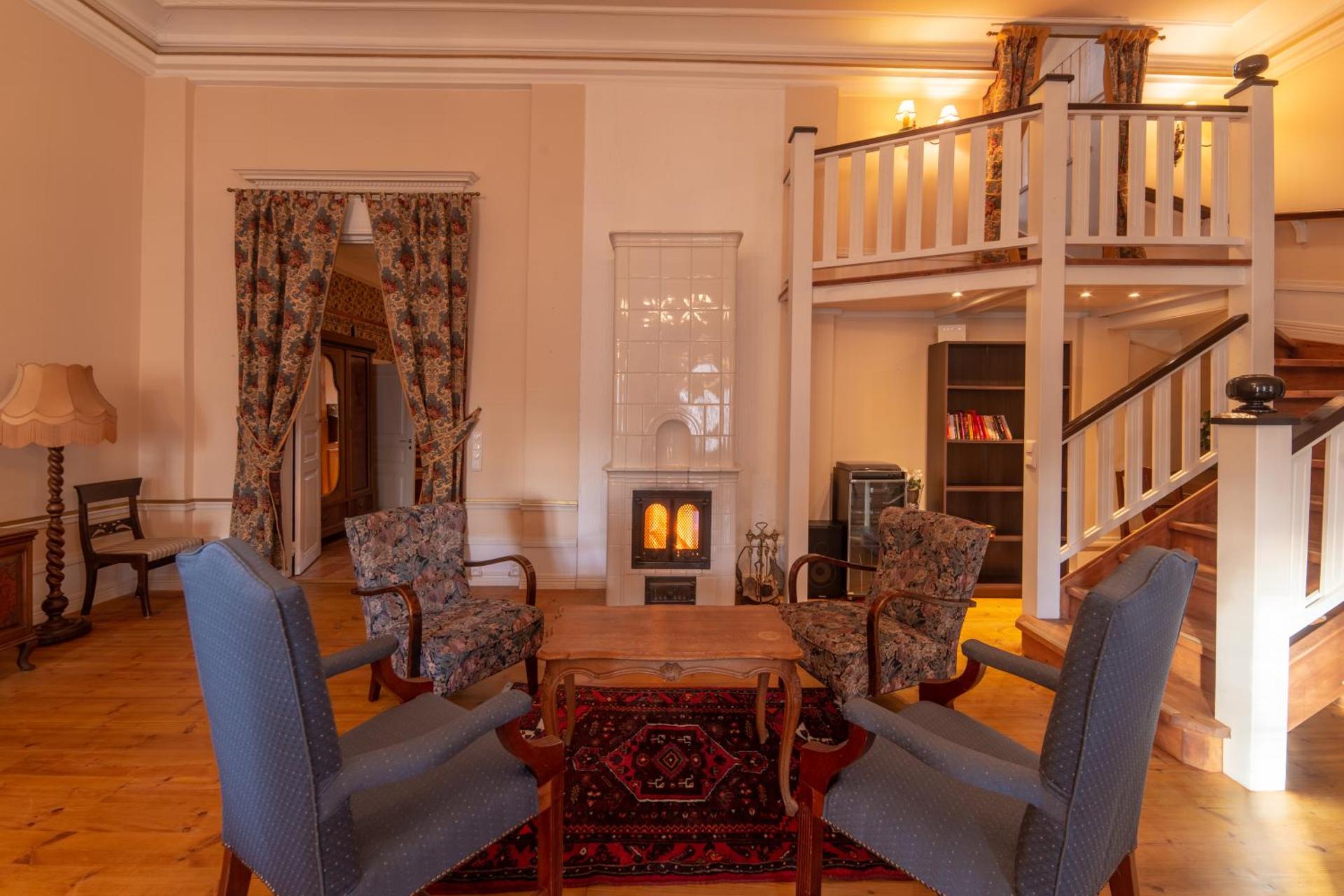 Communal lounge/ TV room