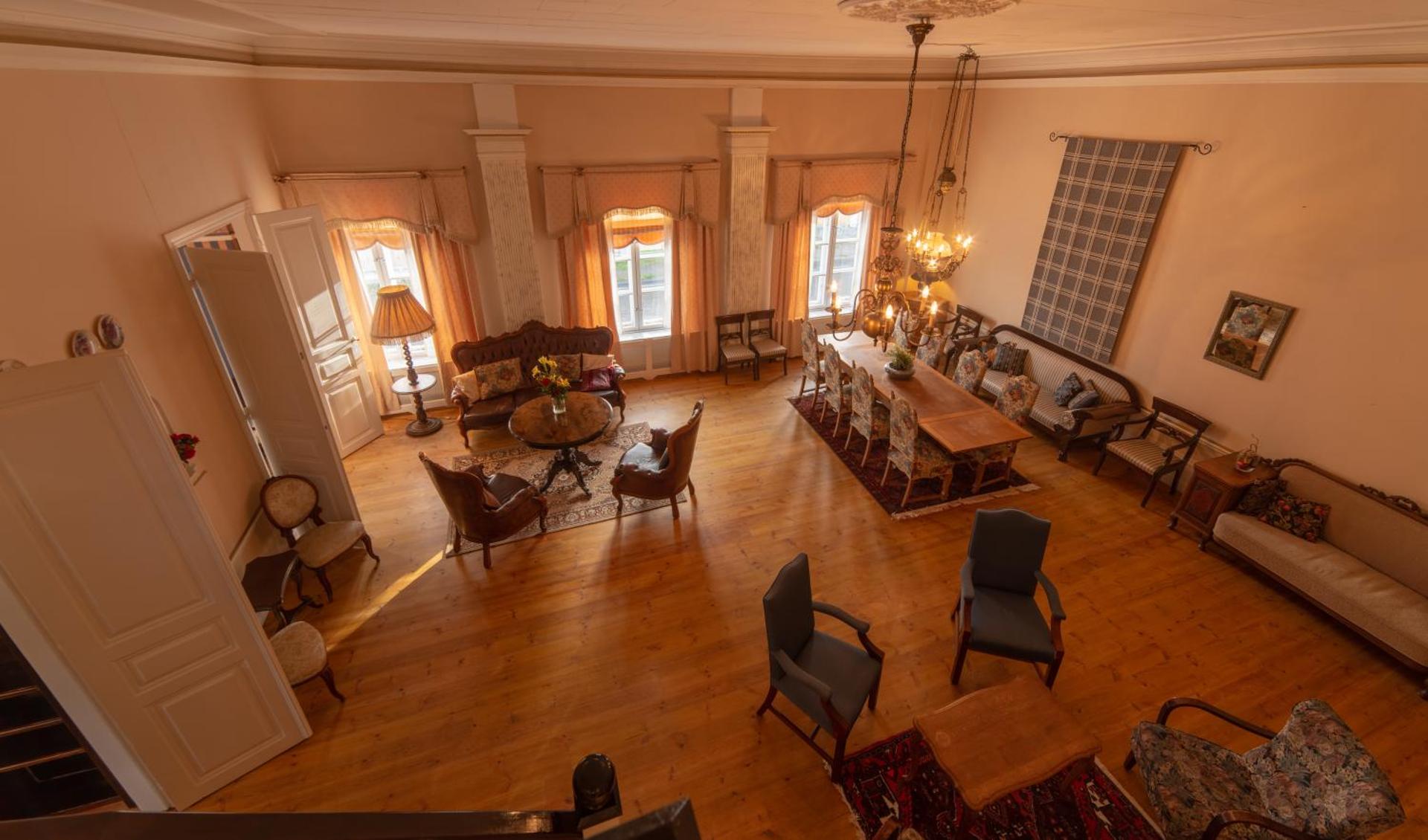 Communal lounge/ TV room