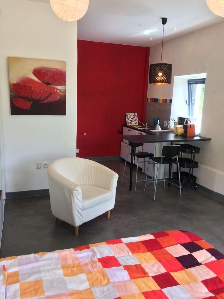 Grand studio au calme à la campagne, tout prés de la ville !!!