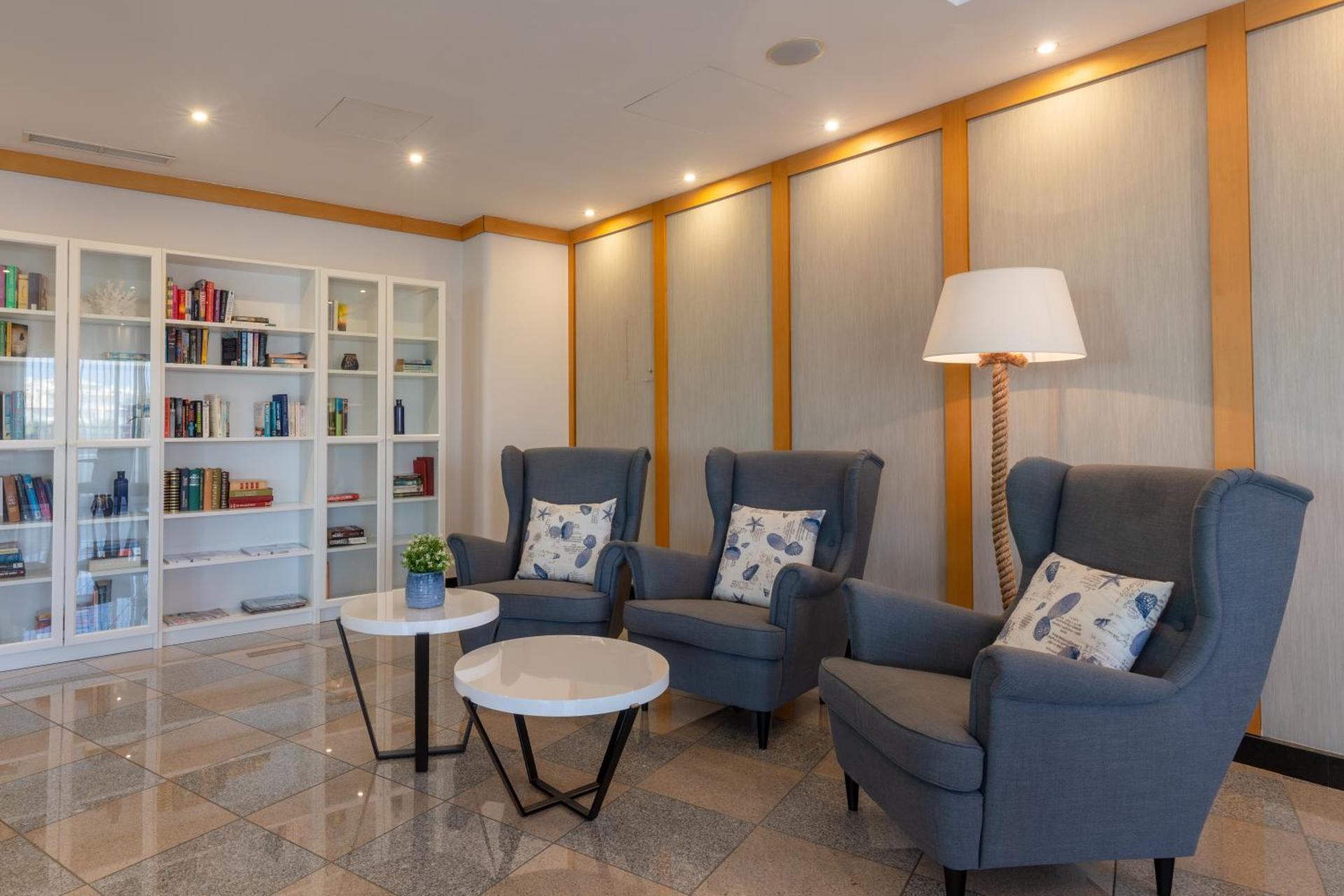 Communal lounge/ TV room