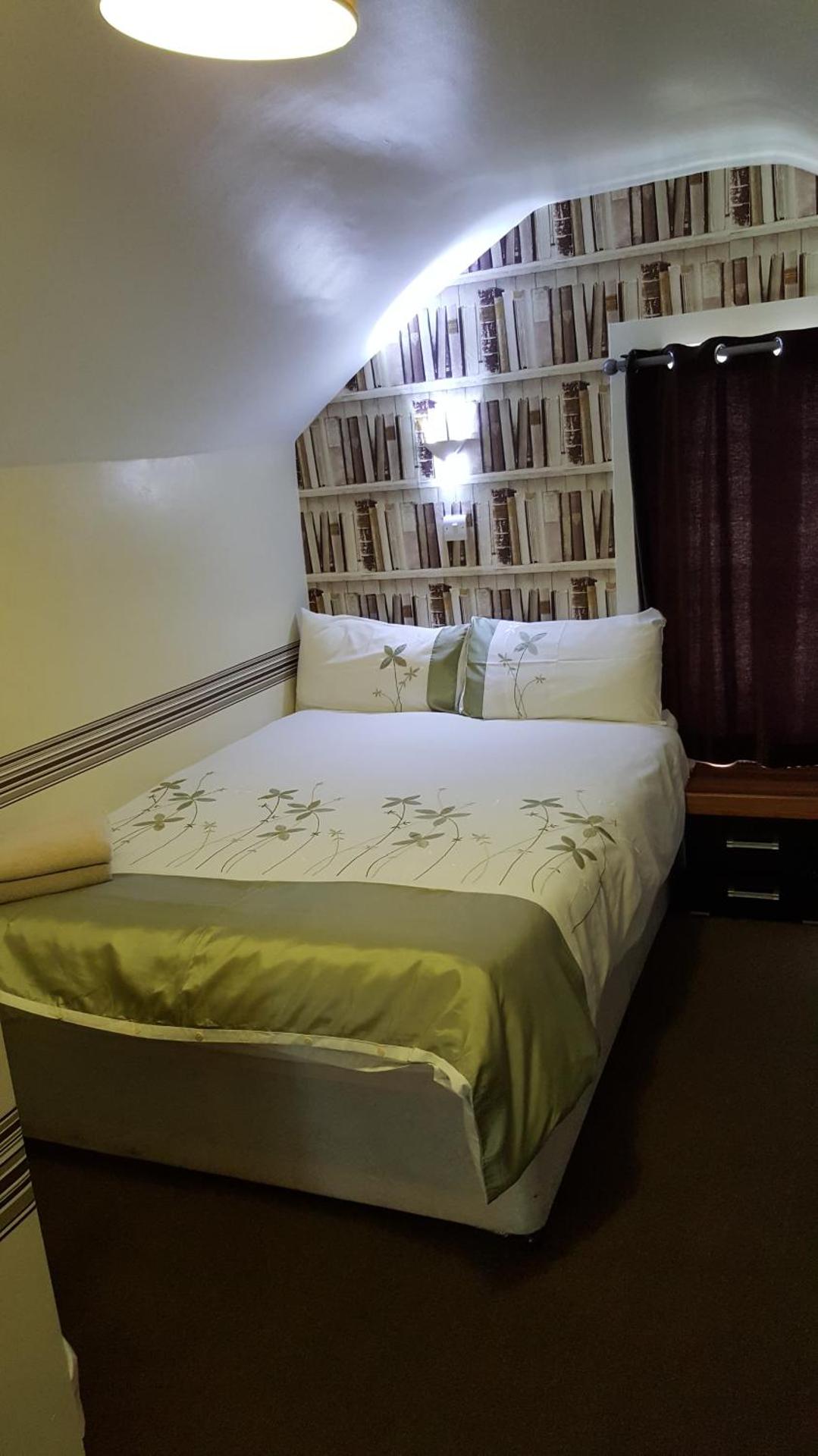 Portsmouth Budget Hotels - All rooms are EN-SUITE
