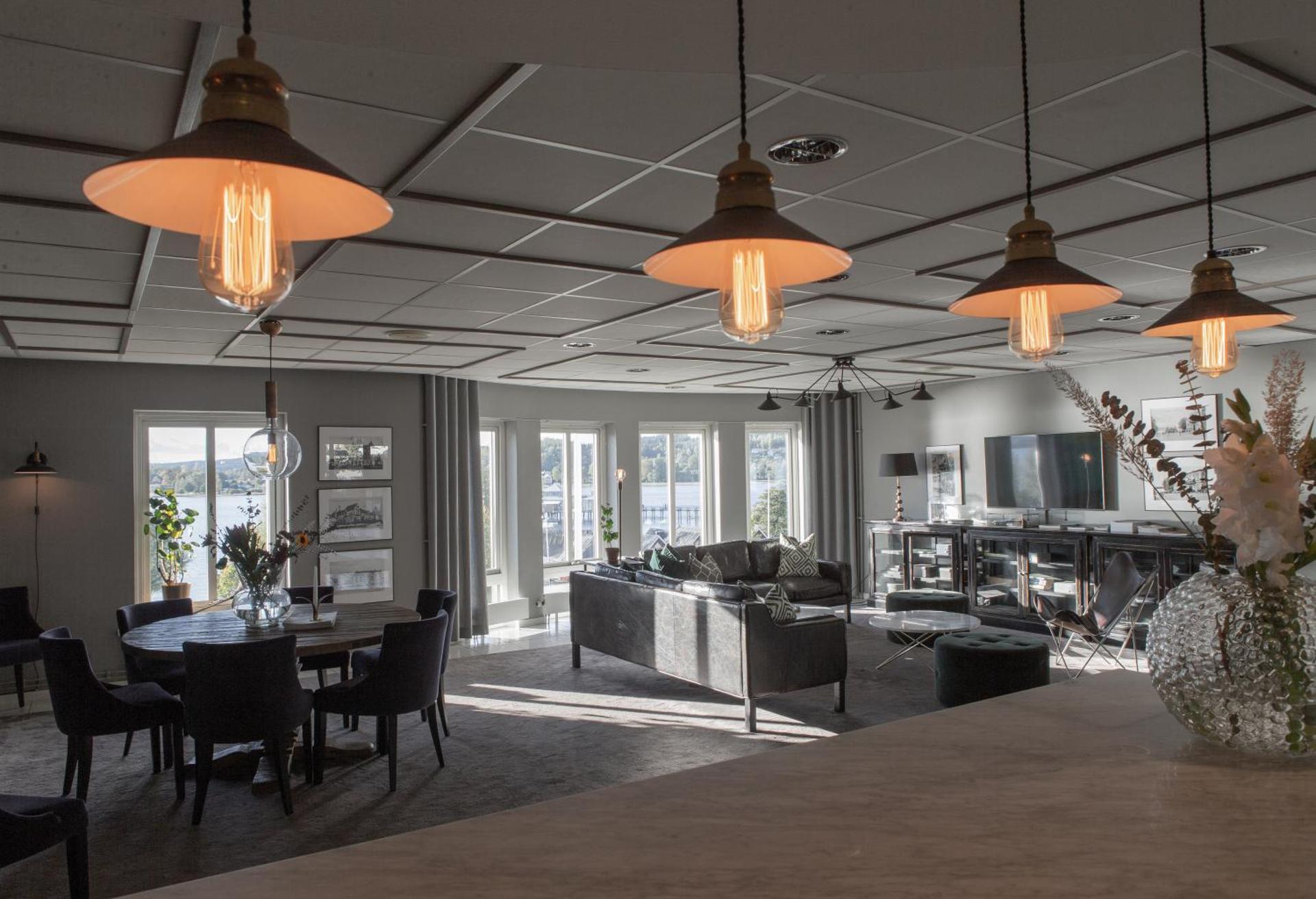 Communal lounge/ TV room