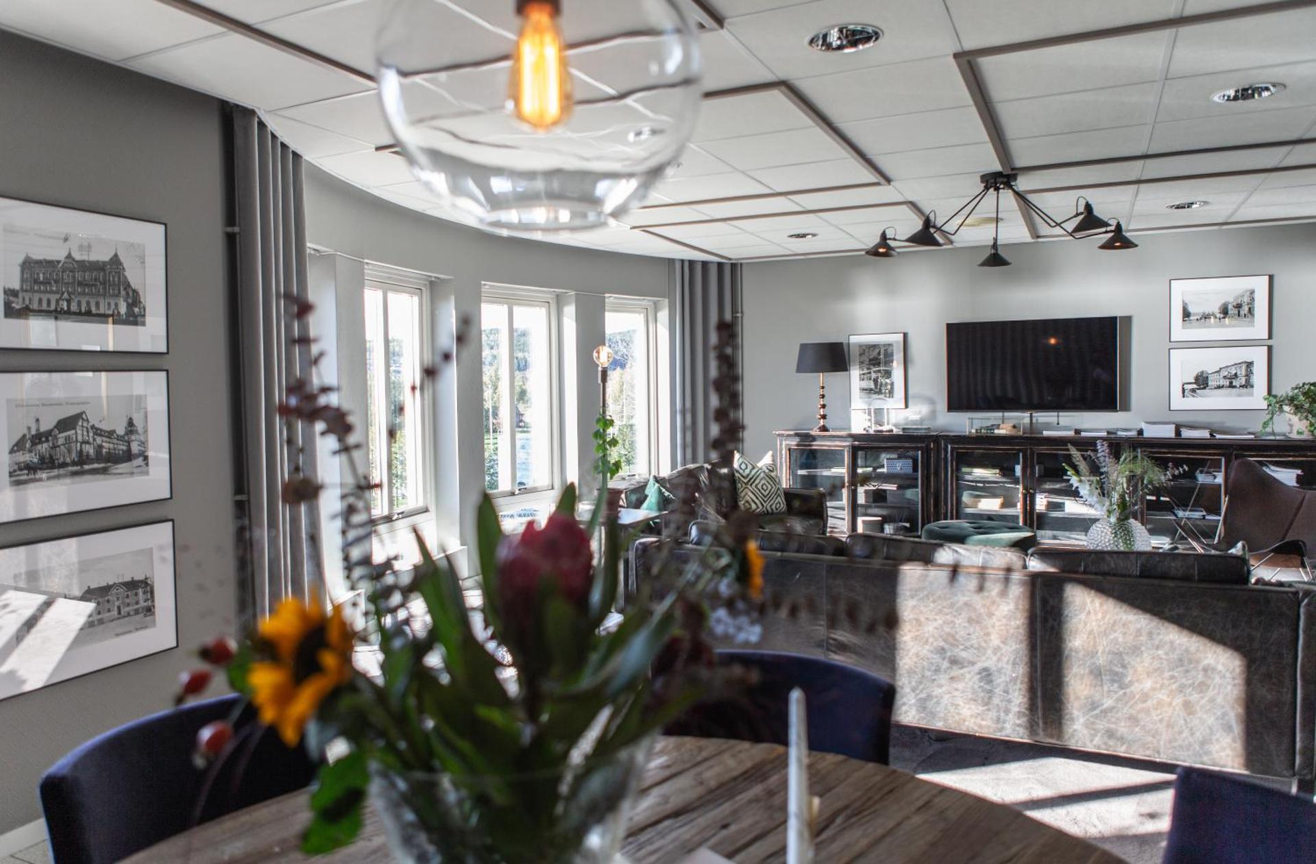 Communal lounge/ TV room