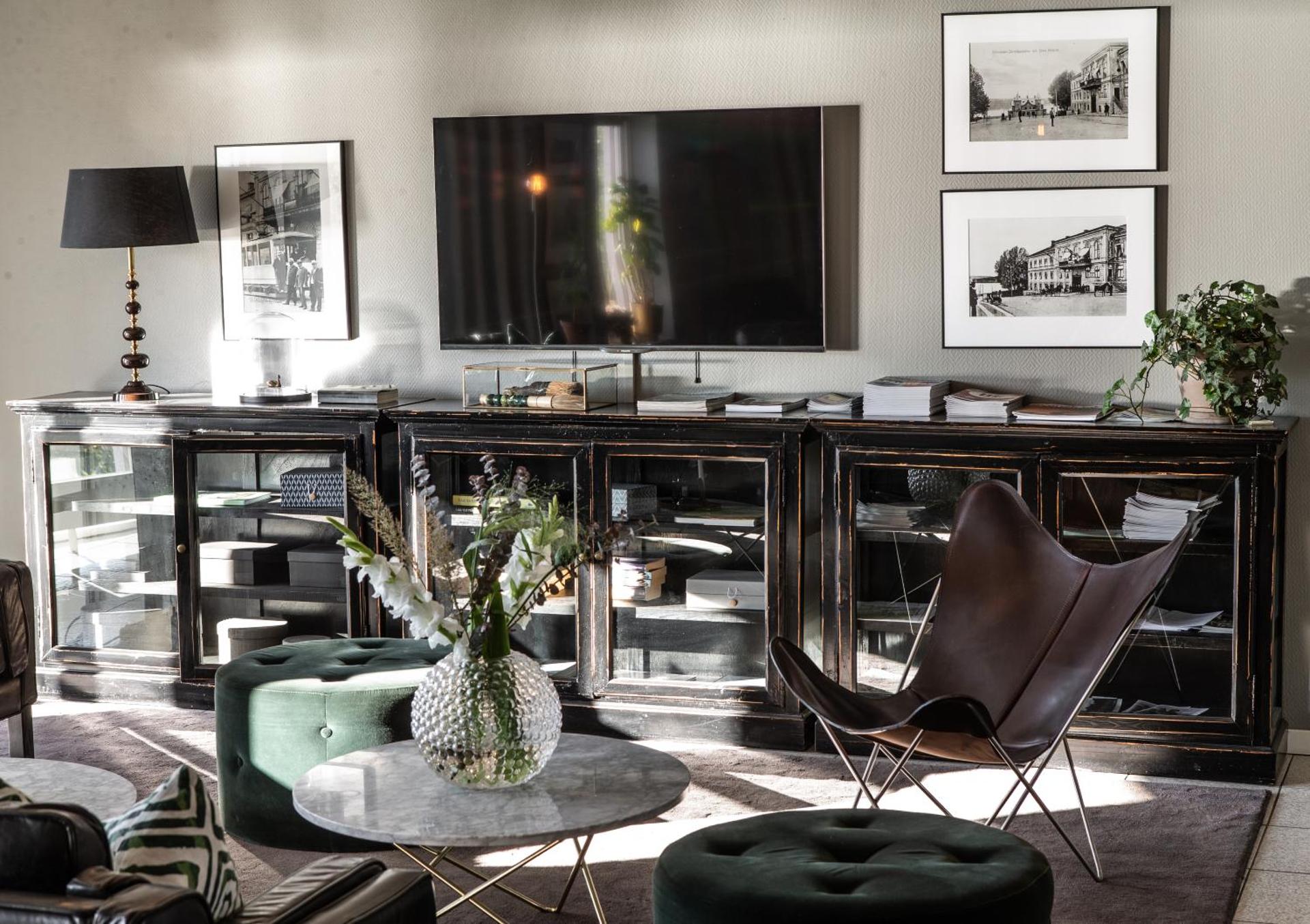 Communal lounge/ TV room