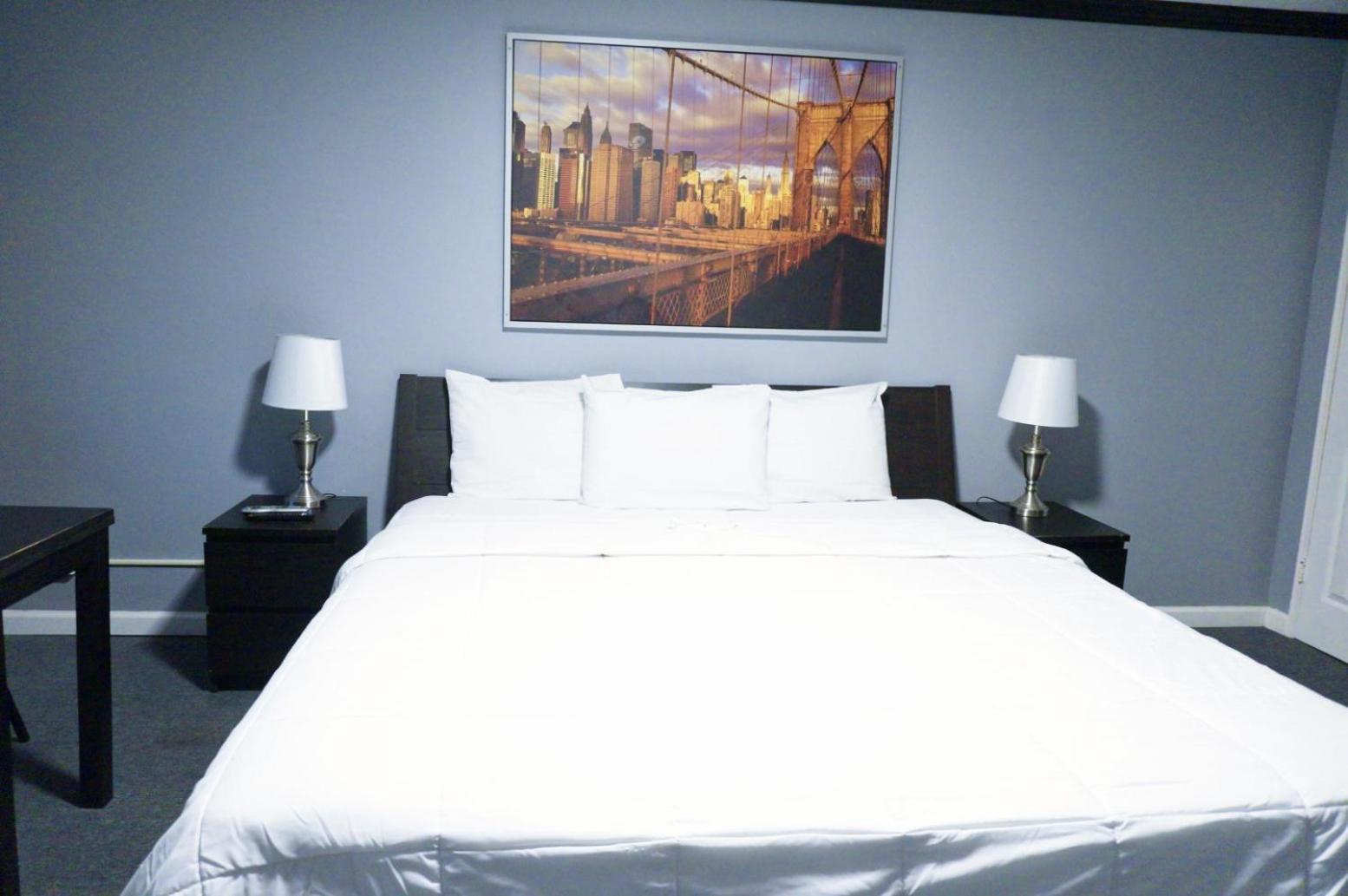 Central Motel Courtyard