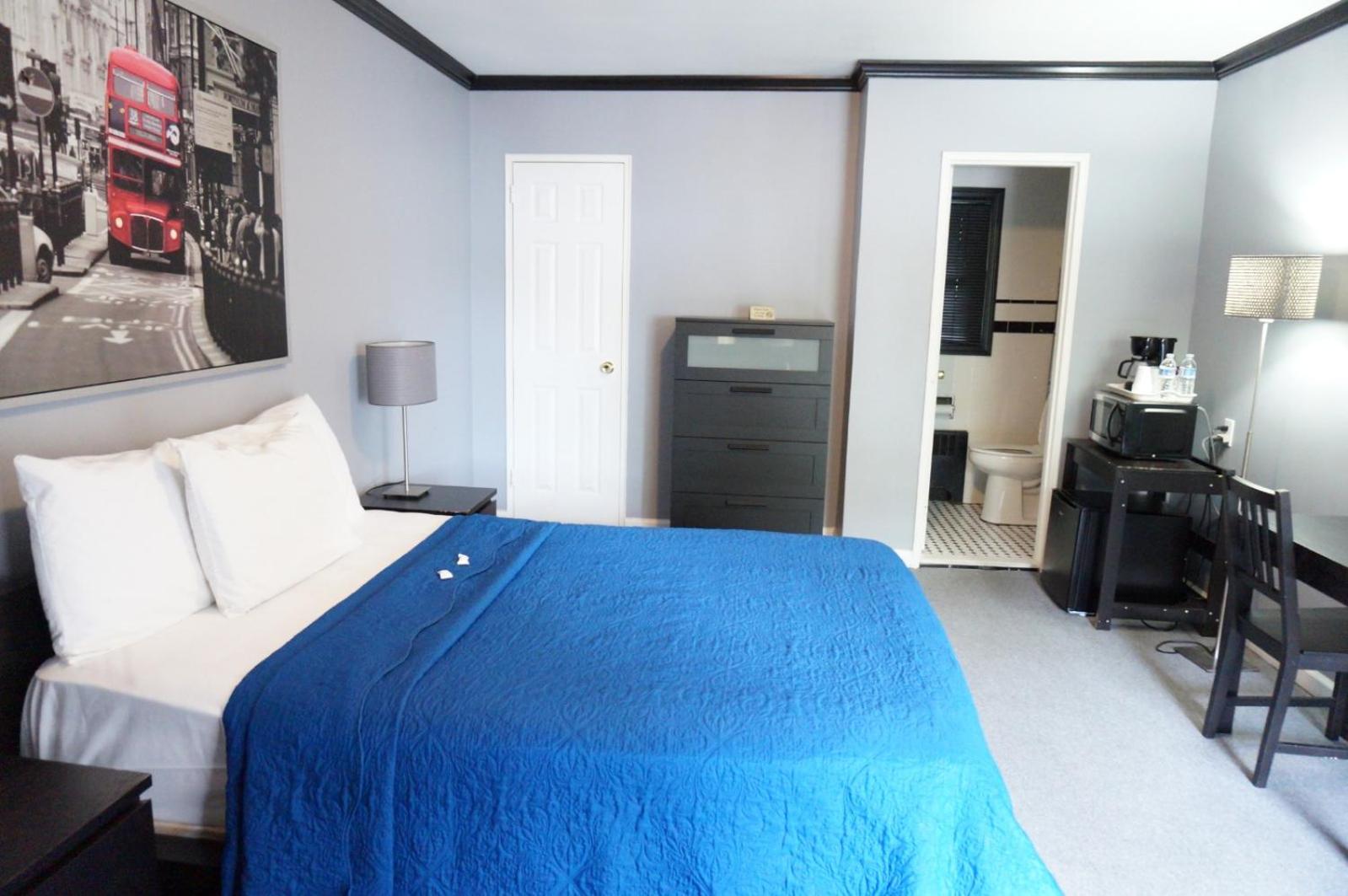 Central Motel Courtyard