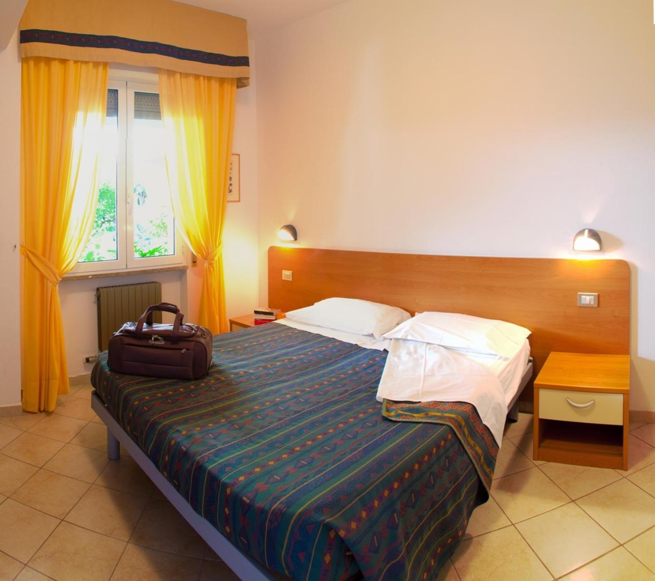 One-Bedroom Apartment with Balcony and Sea View (4 Adults) 