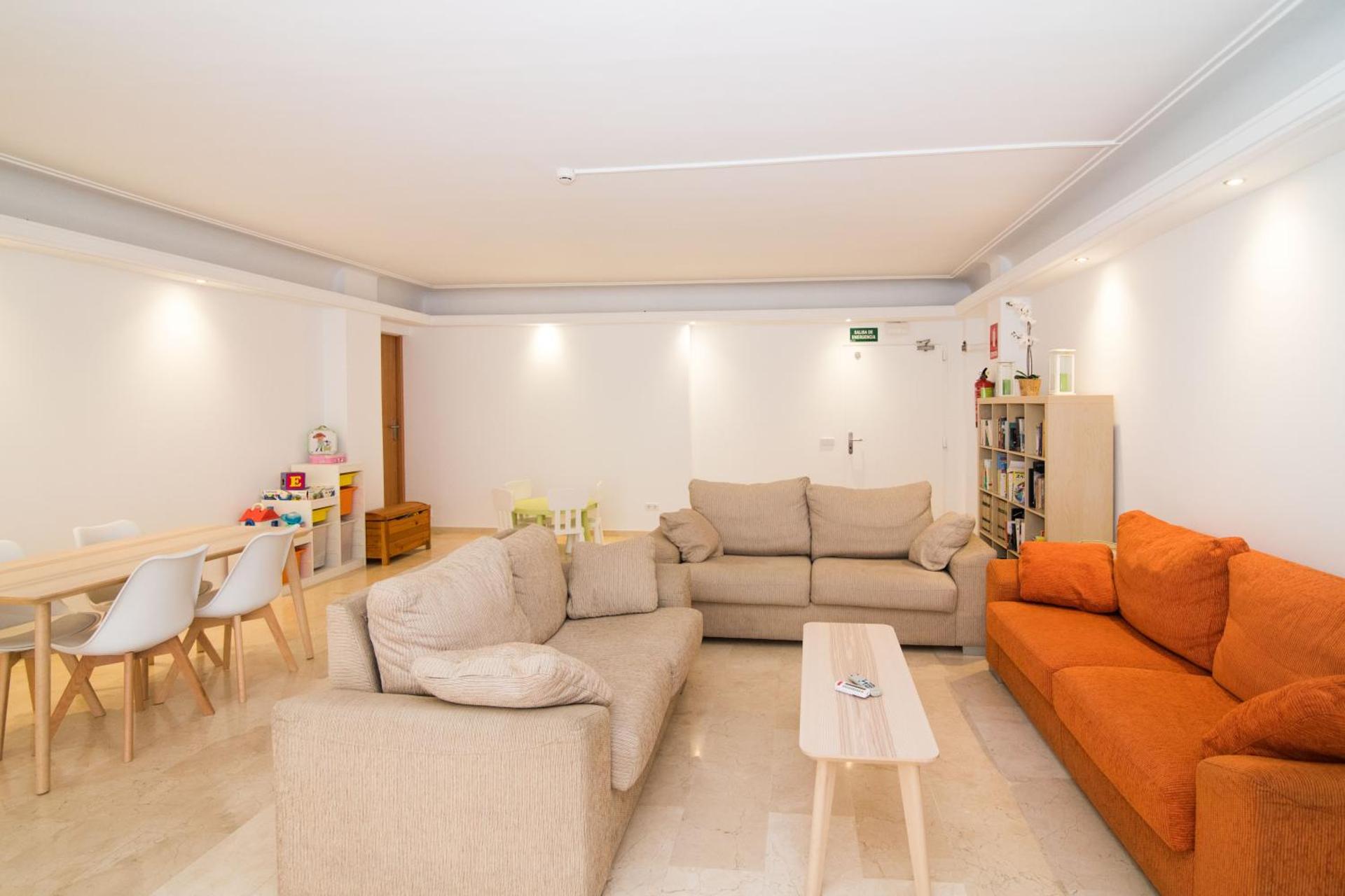 Communal lounge/ TV room