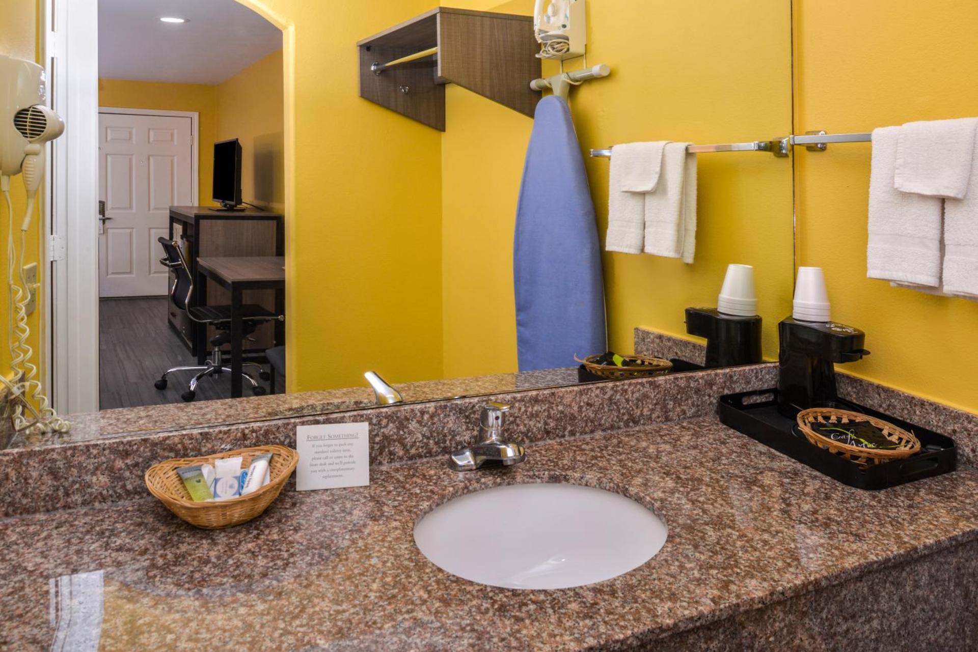 Americas Best Value Inn West Columbia