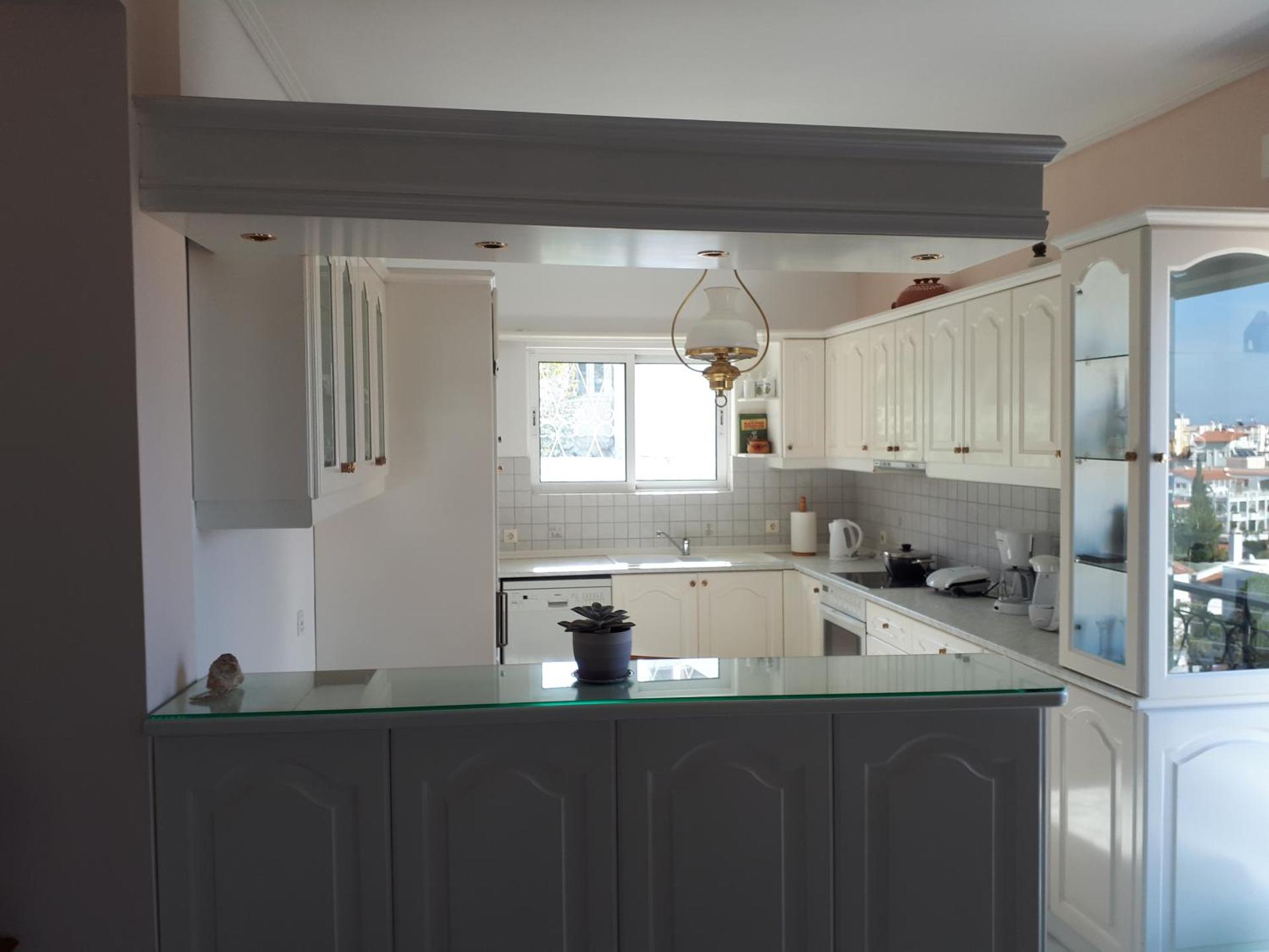 Sea view,big and comfortable appartment in Voula