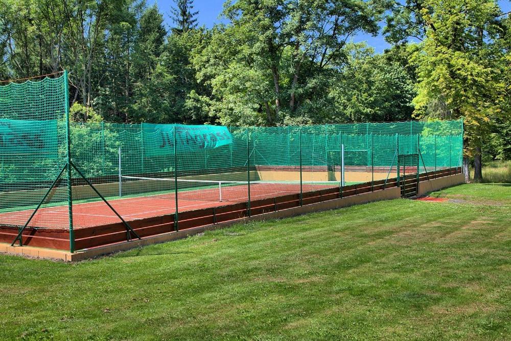 Tennis court