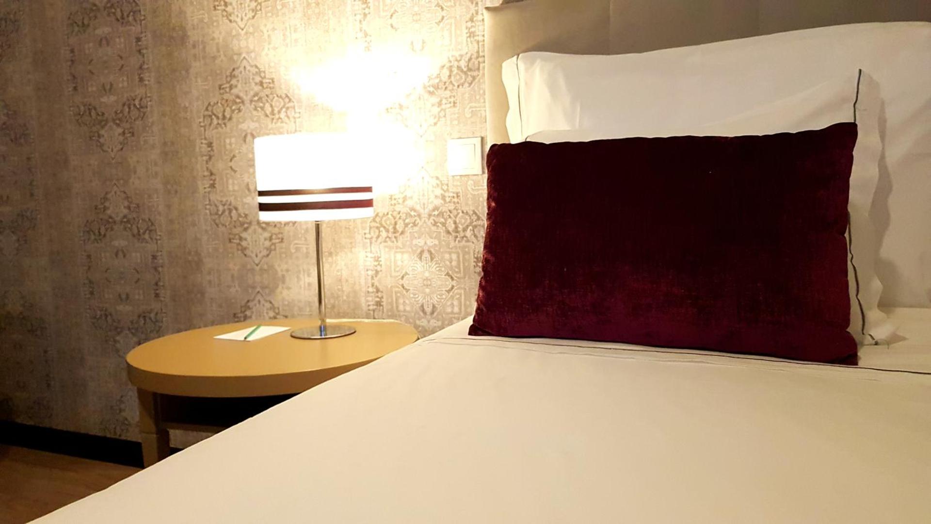 Santa Cruz Village Hotel