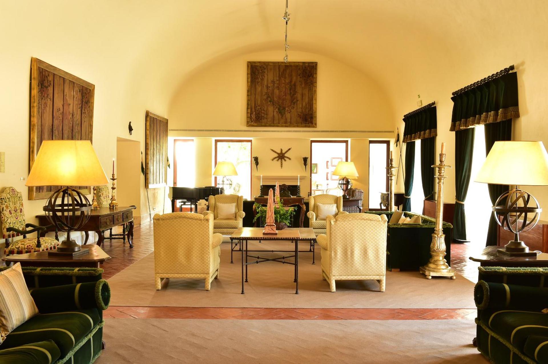 Communal lounge/ TV room