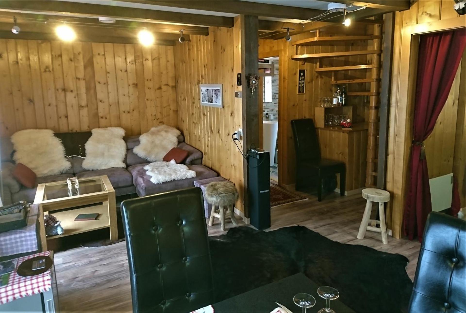 Communal lounge/ TV room