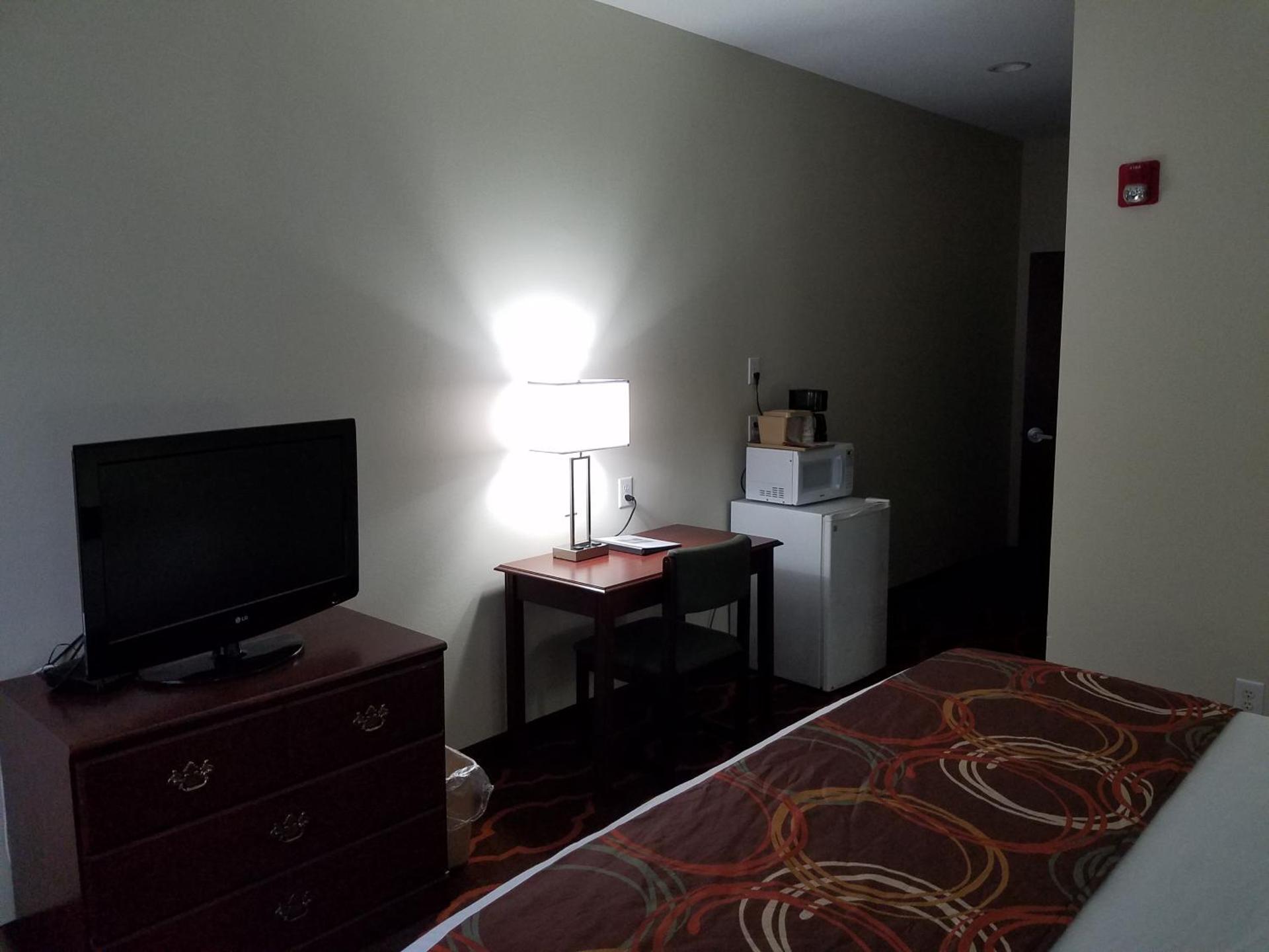 Deluxe King Room - Mobility Access/Non-Smoking