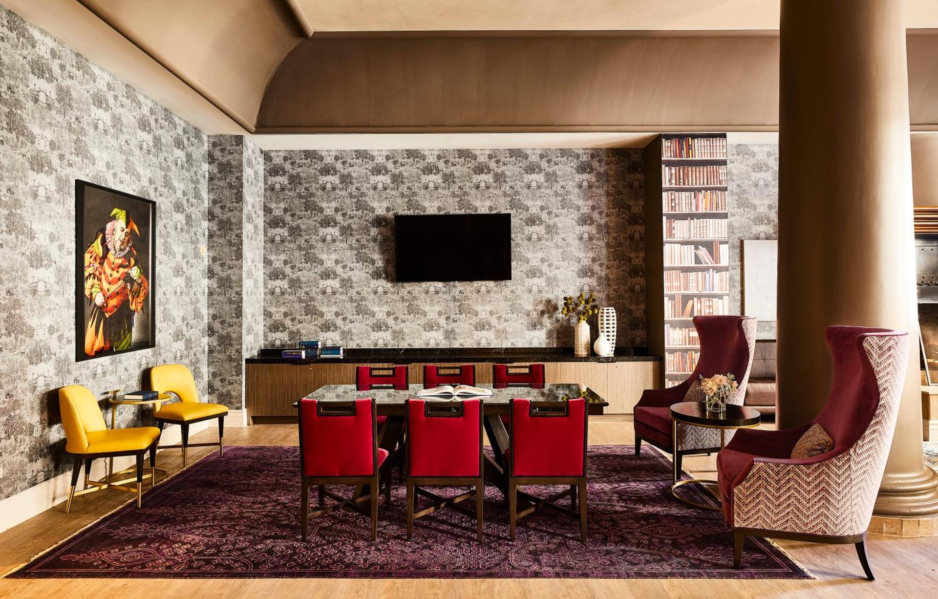 Communal lounge/ TV room