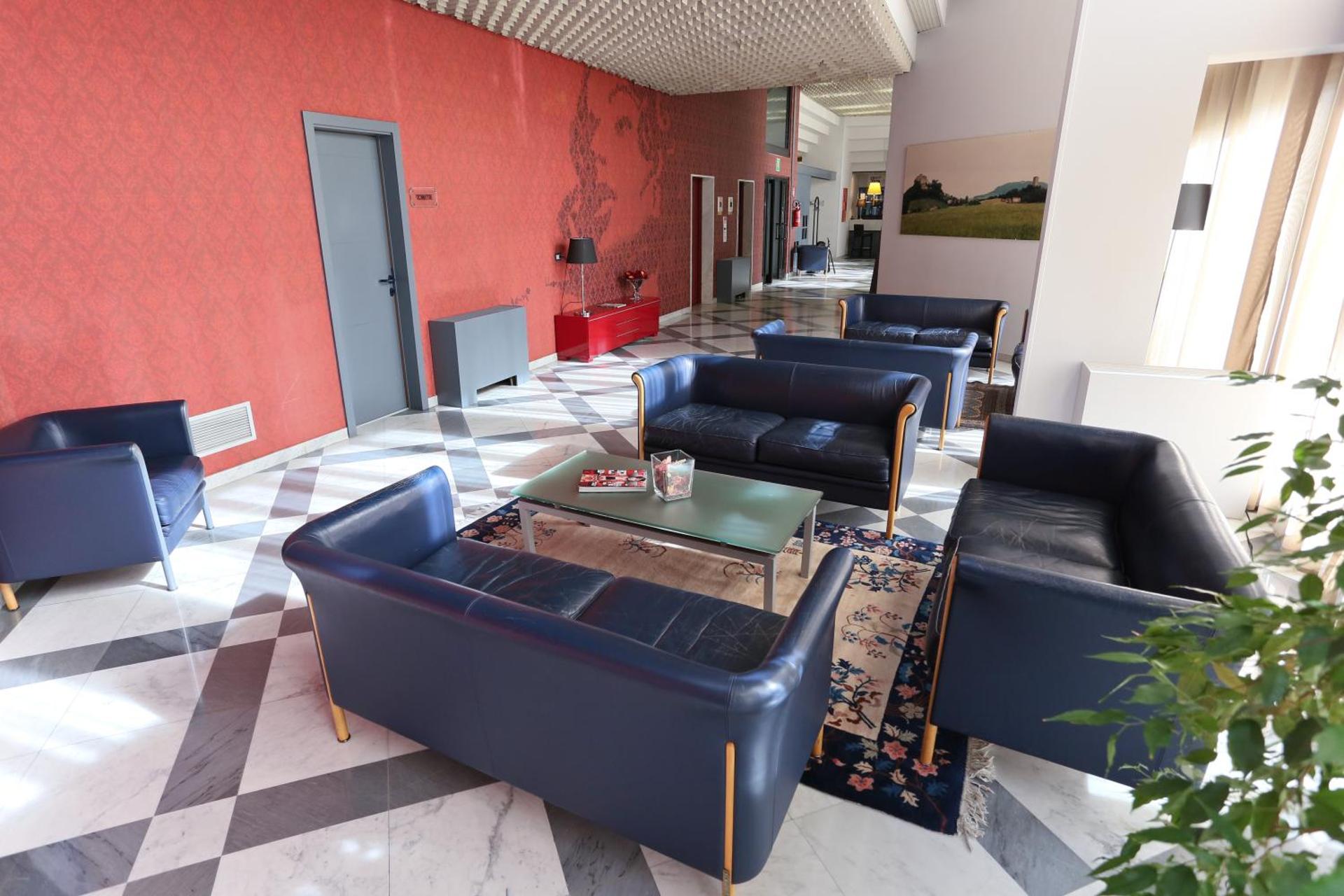 Communal lounge/ TV room