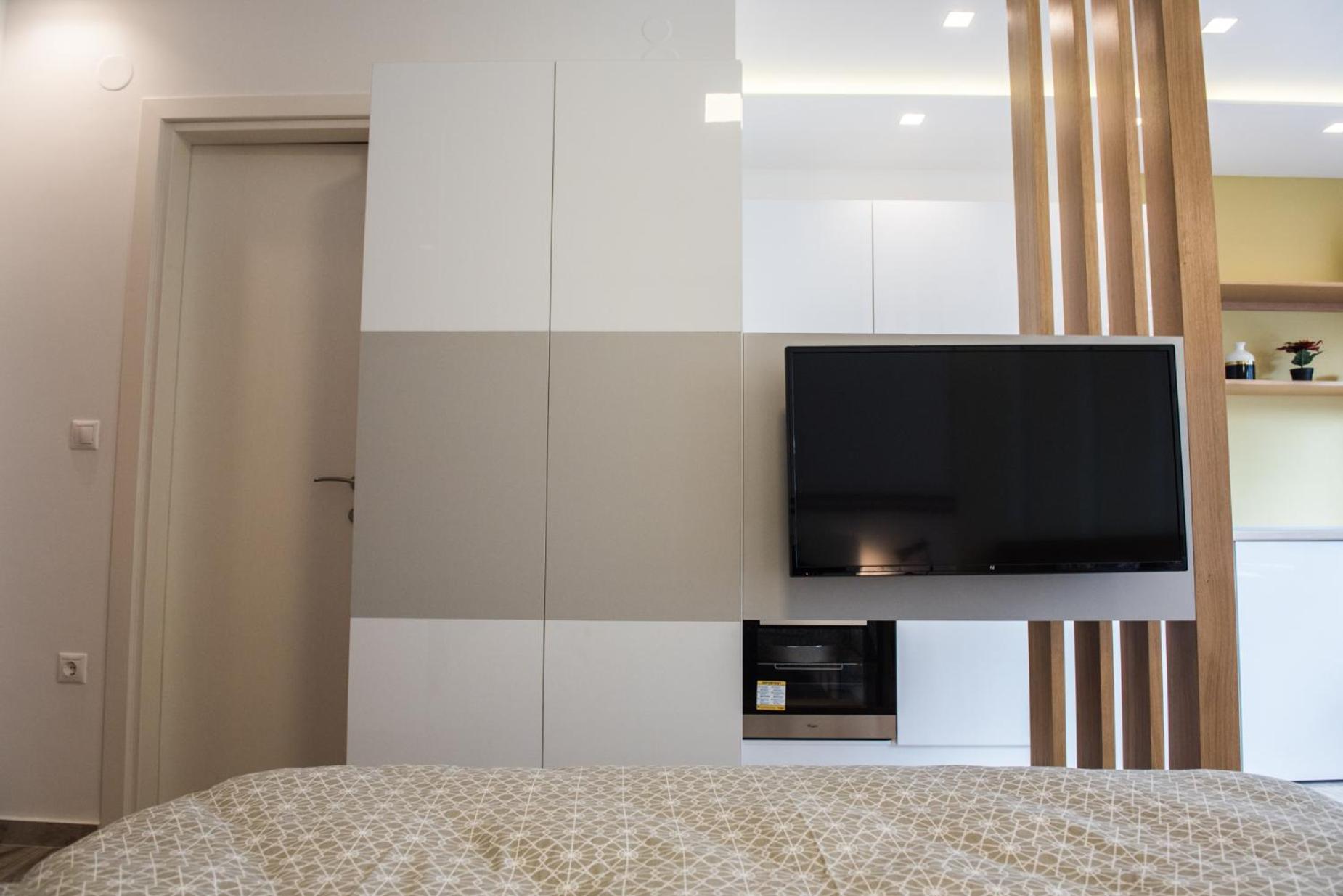 Violet #colony_White_Tower