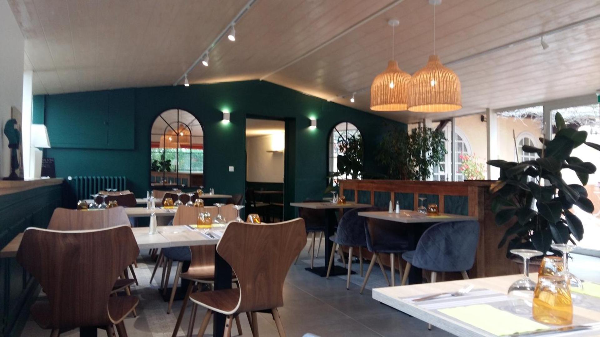 Logis Hotel Le Chêne Vert