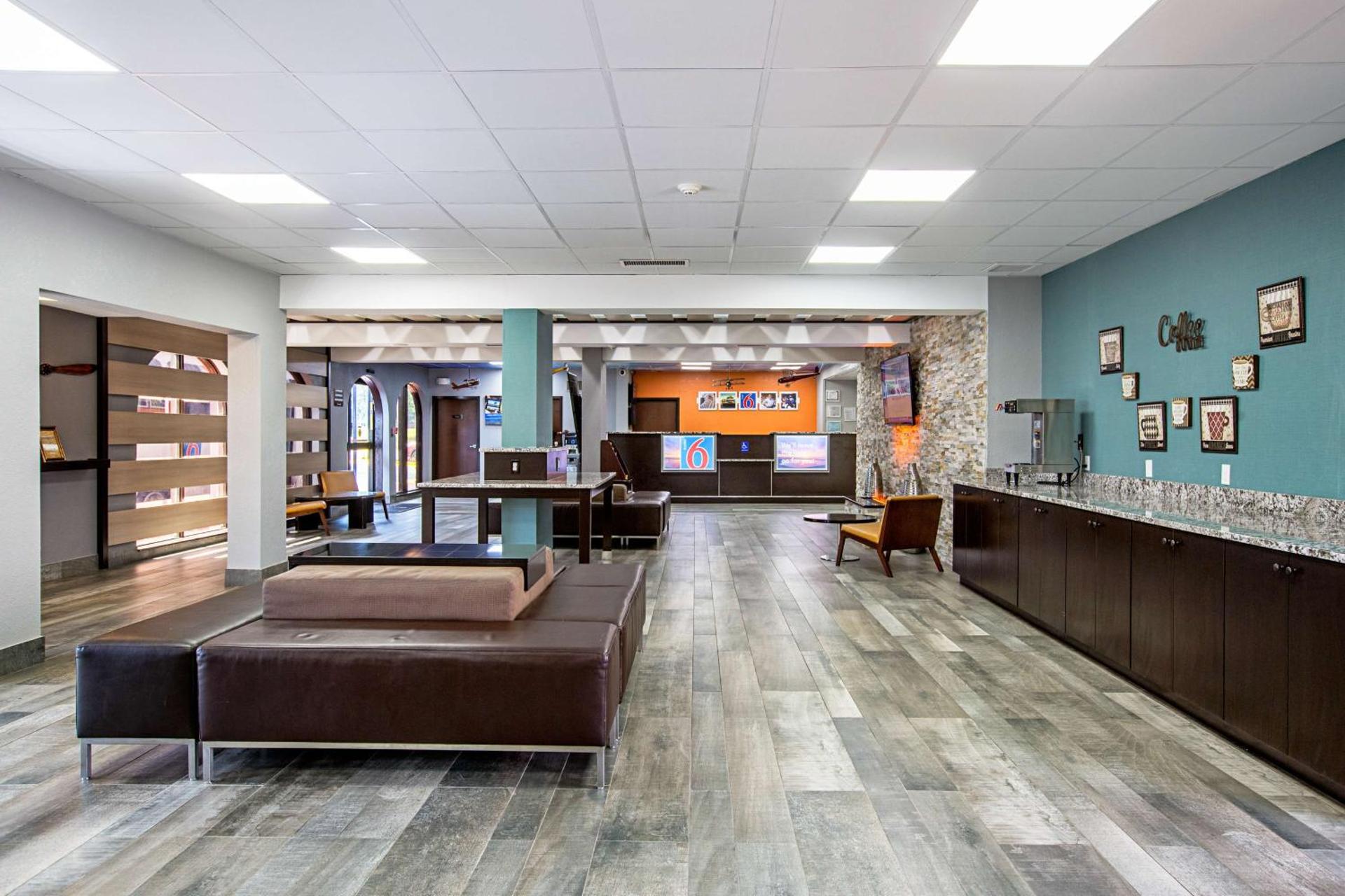 Communal lounge/ TV room