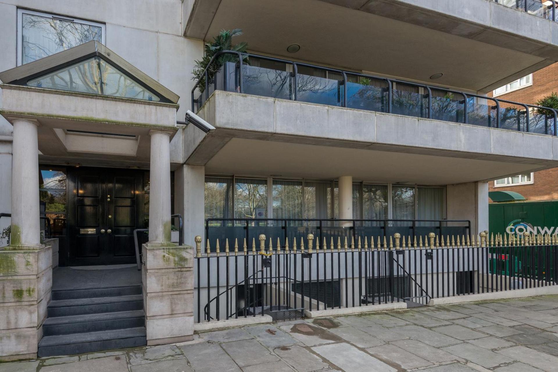 One bedroom Hyde Park Apartment