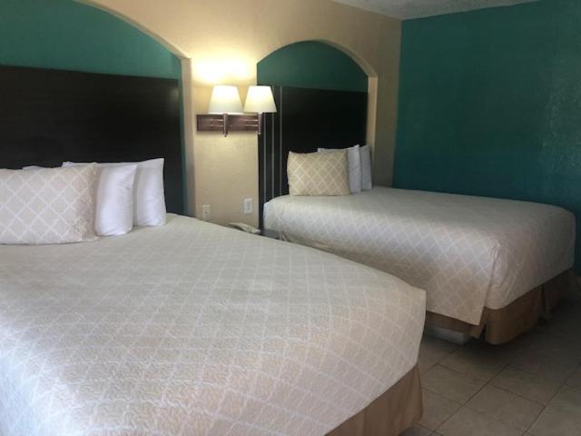 Pinn Road Inn and Suites Lackland AFB and Seaworld