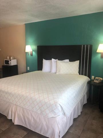 Pinn Road Inn and Suites Lackland AFB and Seaworld