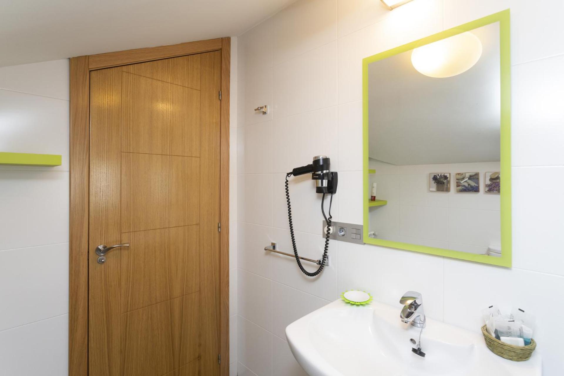 One-Bedroom Apartment with Mountain View