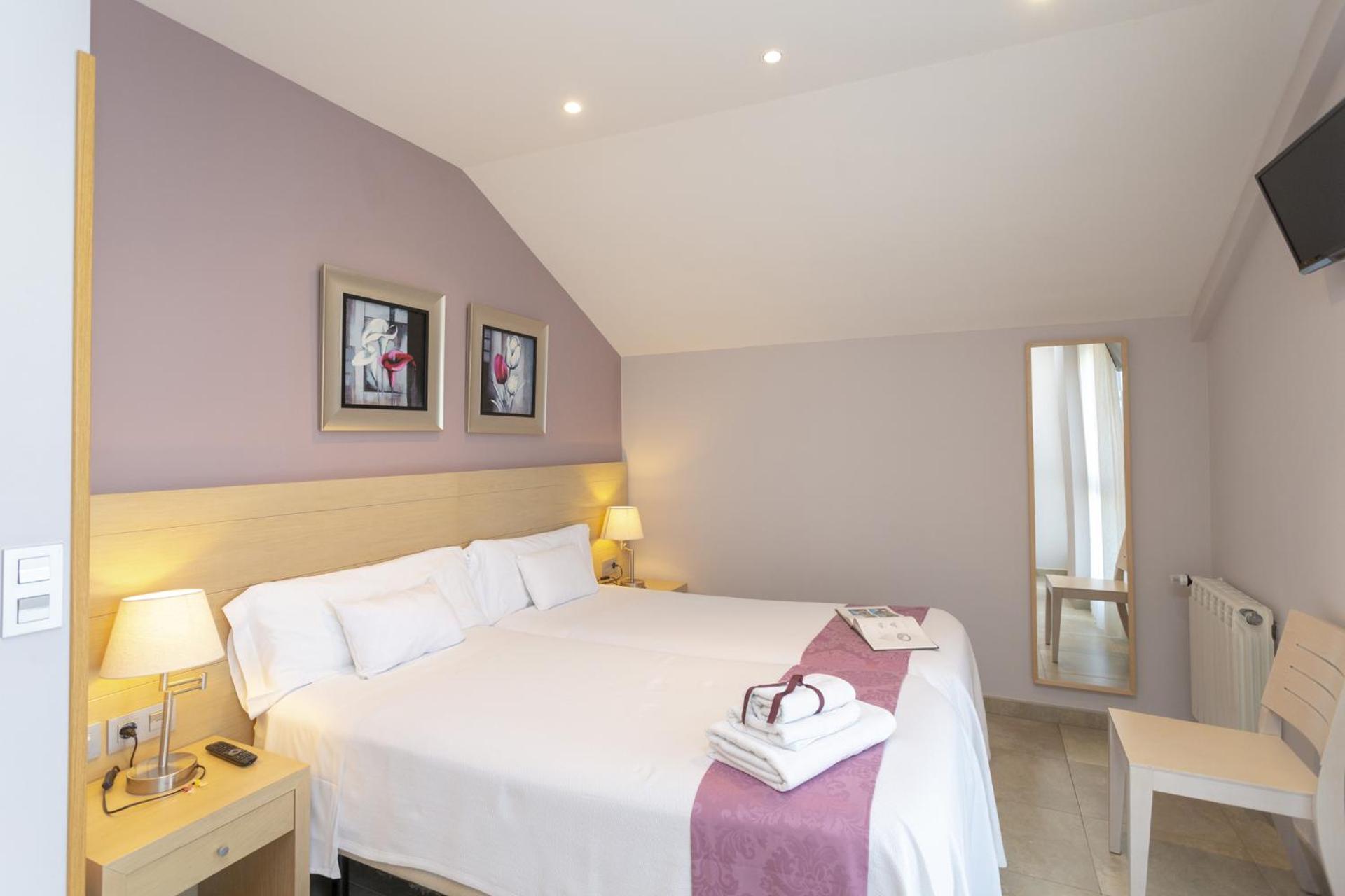 One-Bedroom Apartment with Mountain View