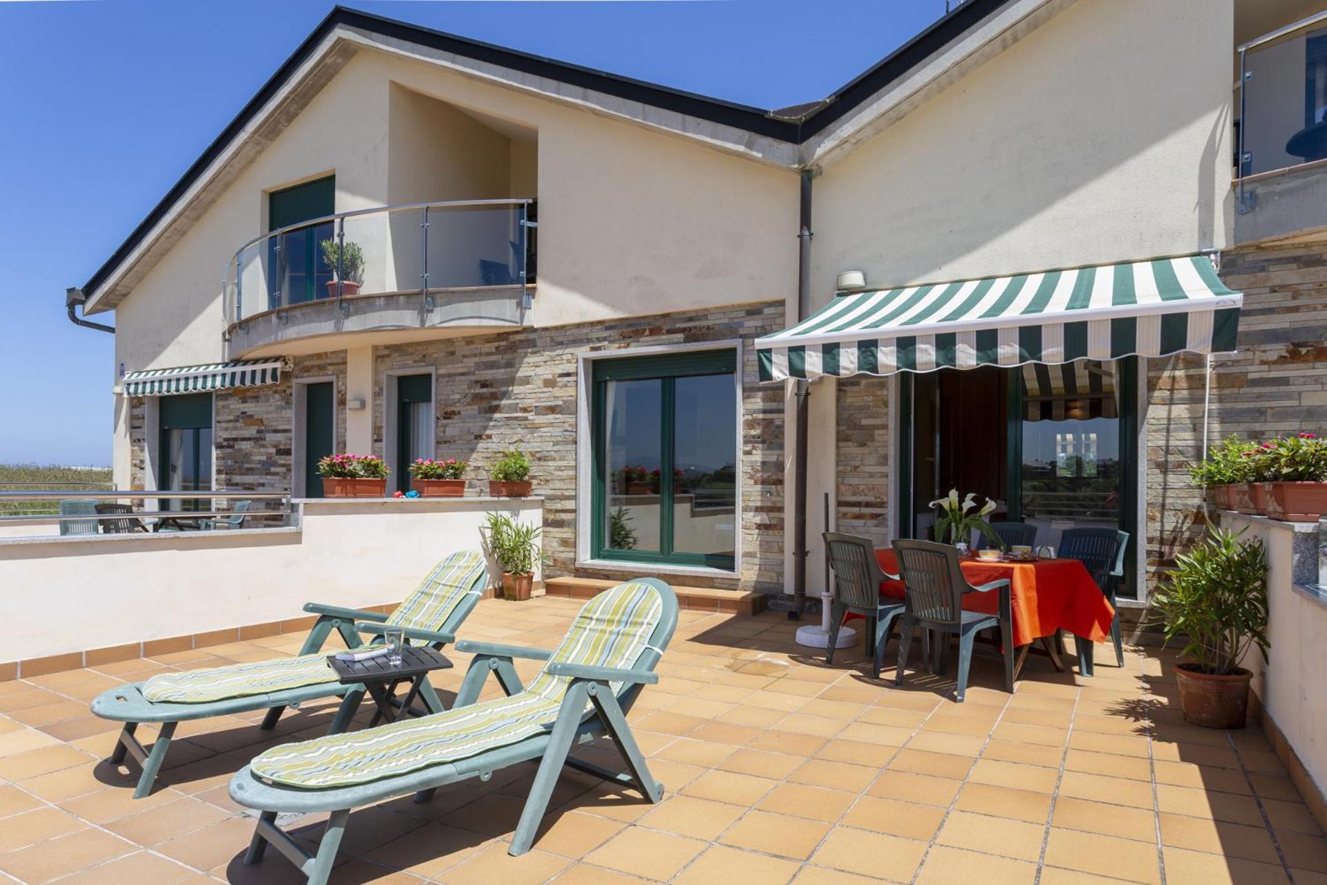 Apartamentos Turísticos Playa de Tapia