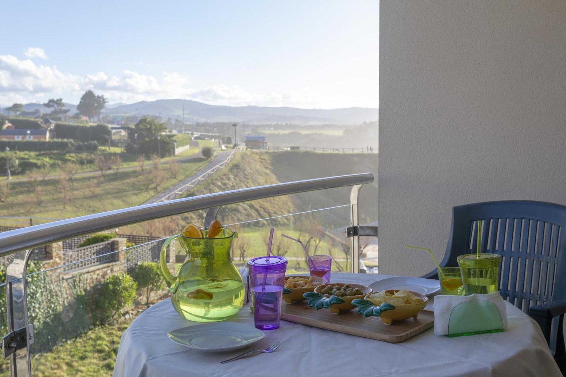 One-Bedroom Apartment with Mountain View