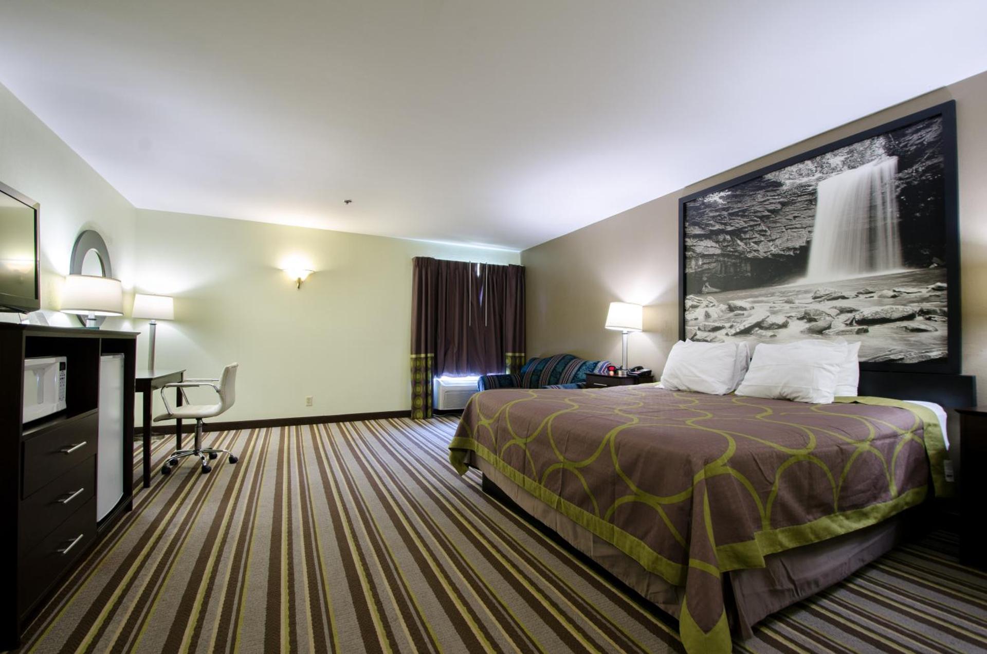 Deluxe King Room - Non-Smoking