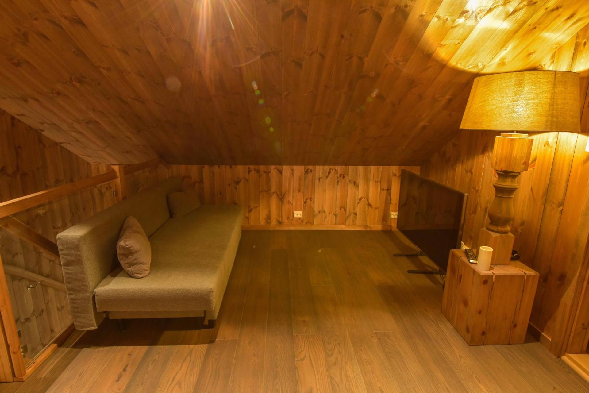 Communal lounge/ TV room