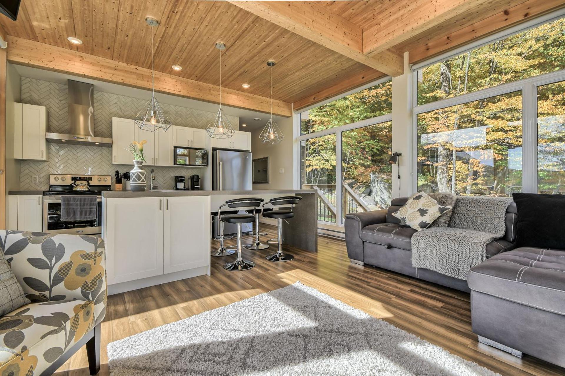 Modern Chalet with Mountain and Lake view by Reserver.ca