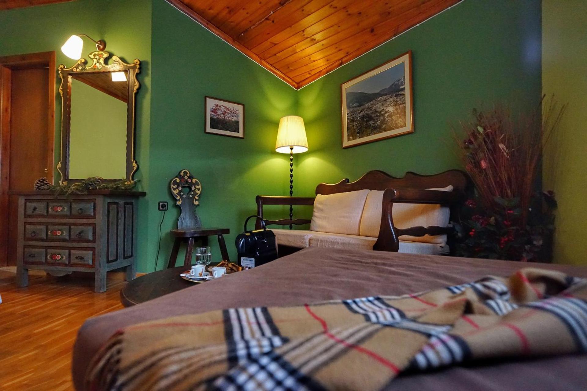 To Balkoni tis Agorianis