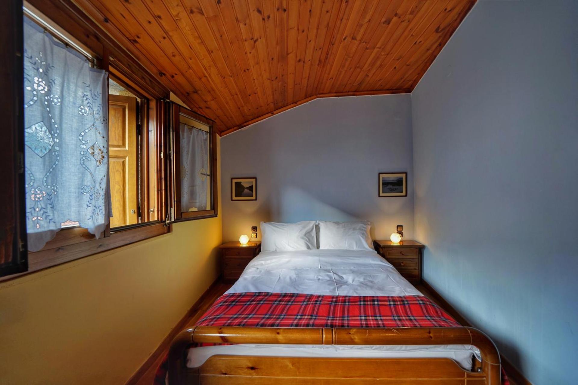 To Balkoni tis Agorianis