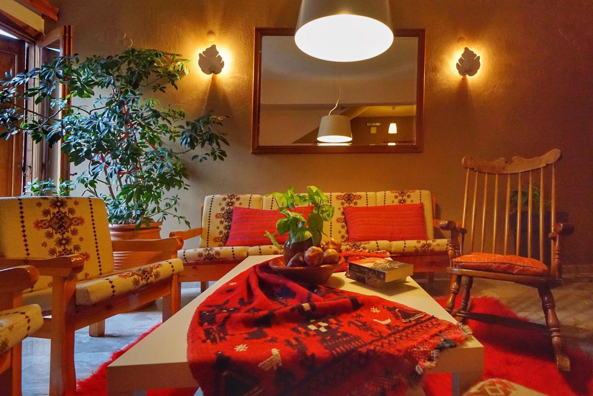 To Balkoni tis Agorianis