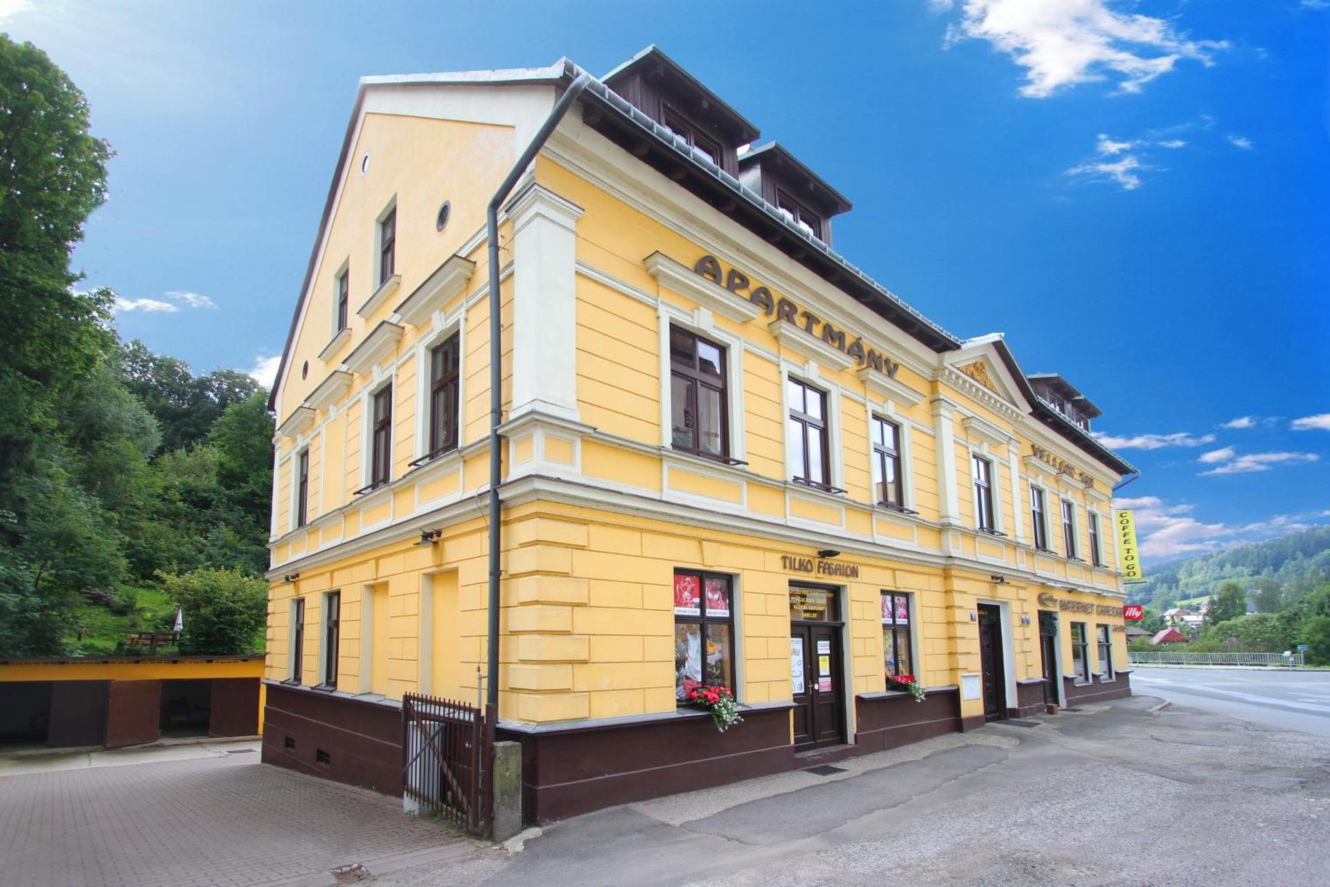 YELLOW STREET APARTMENT